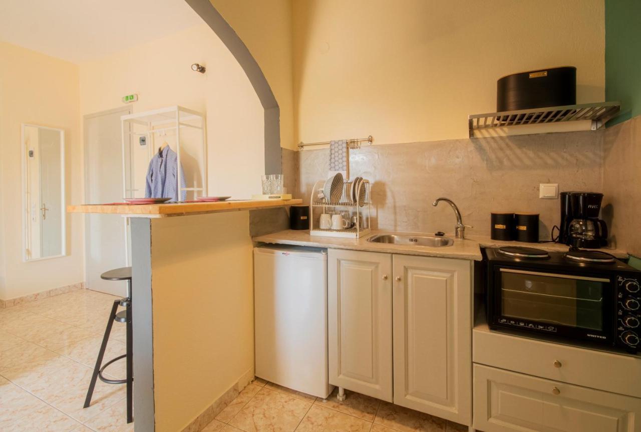 Issos Studios Agios Georgios  Esterno foto